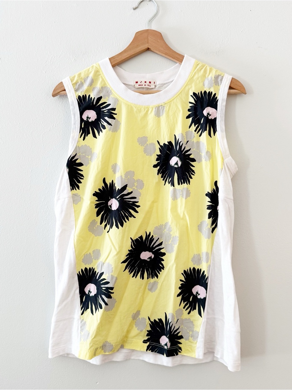 MARNI Floral Print Top Blouse Sleeveless Flowers Yellow Black White Size 42 XL